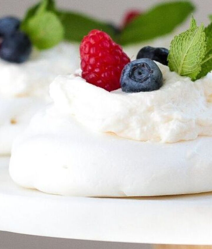 Mini Pavlovas | Foodtalk Mini Pavlovas | Foodtalk