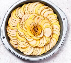 These cheesy potatoes are "grab a fork and eat it out of the pan" good