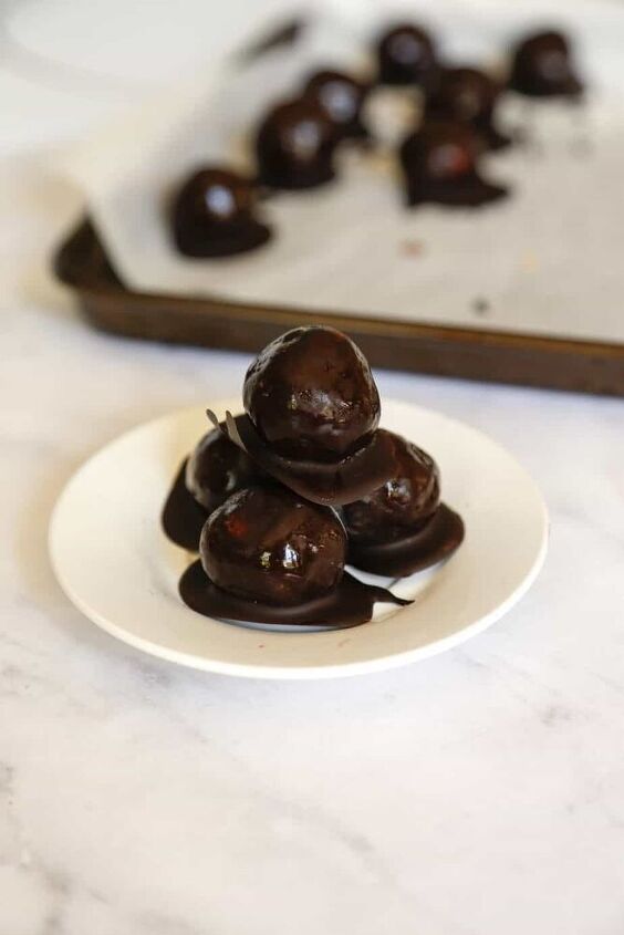 vegan chocolate truffles with cashew filling