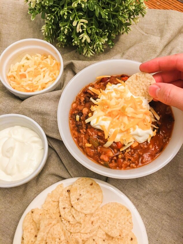 s 15 dinners you can make with simple ingredients you ve definitely got, Easy Slow Cooker Chili
