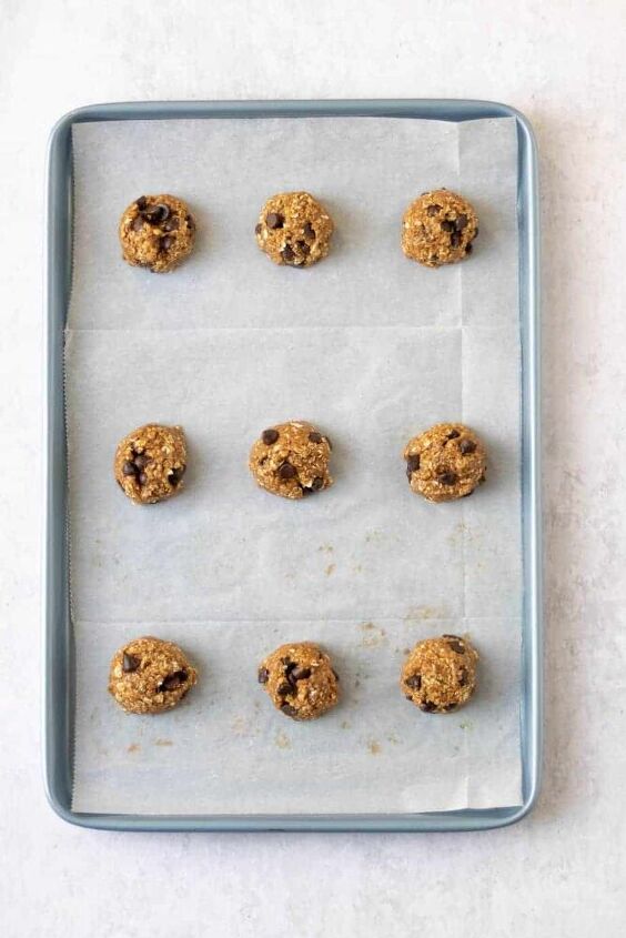 easy oatmeal chocolate chip cookies, Scoop Cookies onto baking sheet