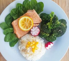 Baked Salmon With Steamed Broccoli