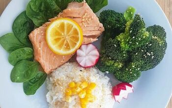 Baked Salmon With Steamed Broccoli