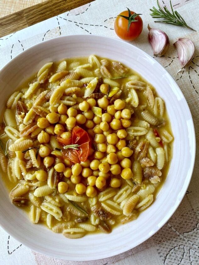 fried pasta chickpea soup