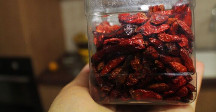savory moroccan fish ktzitzot, Dried chili peppers
