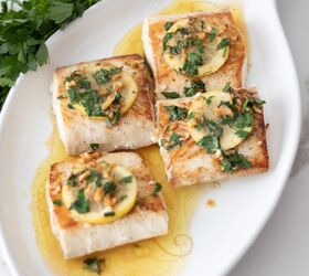 If you love all things lemony and garlicky, you can't miss this dinner recipe