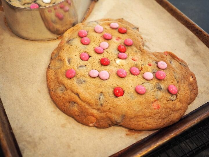 giant heart chocolate chip cookie recipe