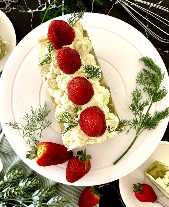 matcha roll cake with strawberry