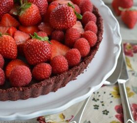 This 5-ingredient, 30-minute, no-bake chocolate tart has no downsides