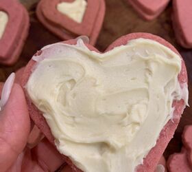 soft chewy valentines sugar cookies, Spreading the filling