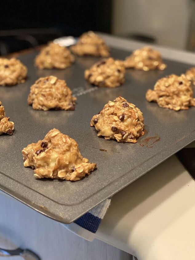 peanut butter and banana oat cookies