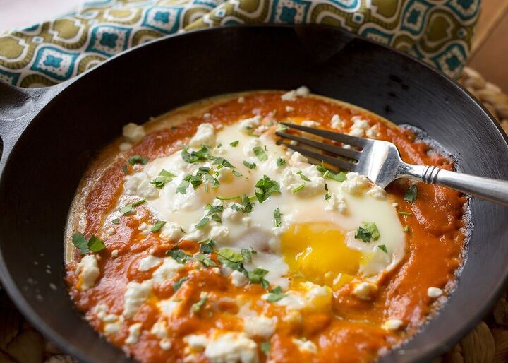 shakshuka eggs in spicy tomato sauce
