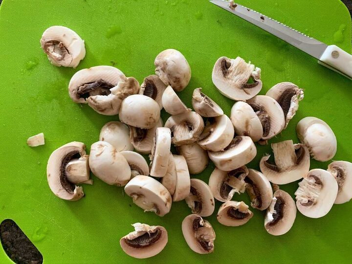 creamy chicken marsala, Mushrooms on a cutting board