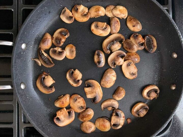 creamy chicken marsala, Browned mushrooms in pan