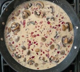 creamy chicken marsala, Simmering sauce in pan