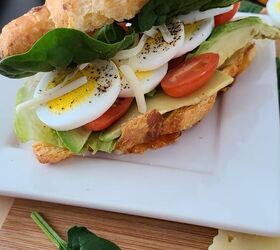 https://cdn-fastly.foodtalkdaily.com/media/2021/02/16/6523222/croissant-breakfast-sandwich.jpg?size=720x845&nocrop=1