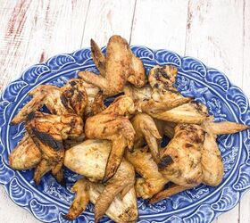 crispy chicken wings with spicy seasoning