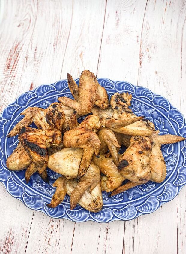 crispy chicken wings with spicy seasoning