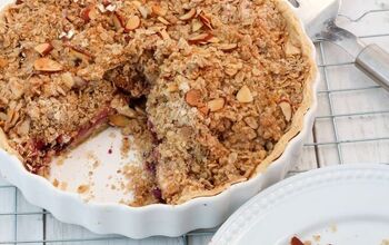 Pear & Blueberry Crumble Pie