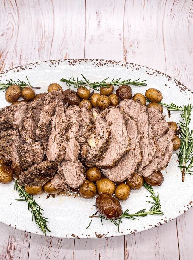 roasted leg of lamb with red wine and rosemary
