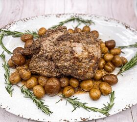 roasted leg of lamb with red wine and rosemary