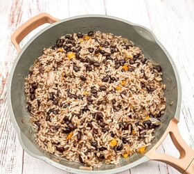 Moros Y Cristianos (Black Beans and Rice)