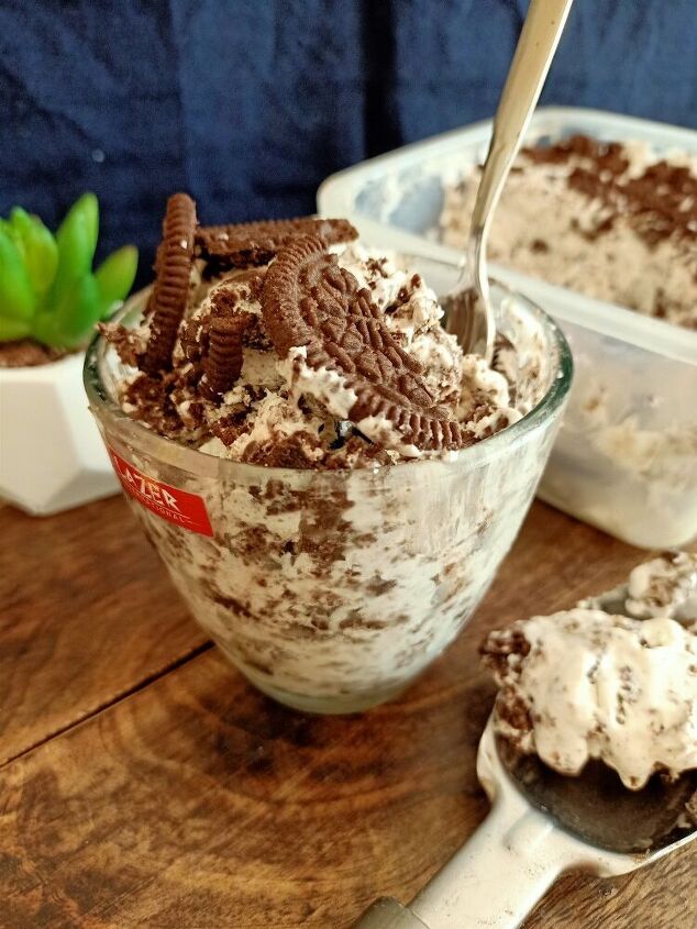 Easy Quick Homemade Oreo Cookie Ice Cream | Foodtalk