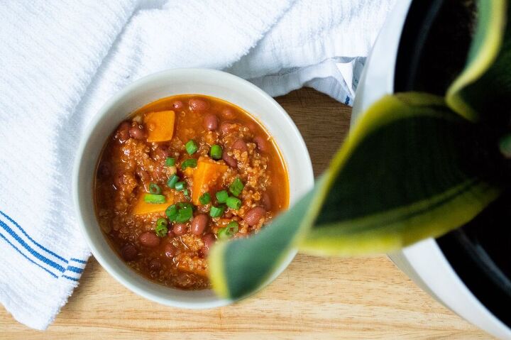 vegan chili with quinoa and sweet potato