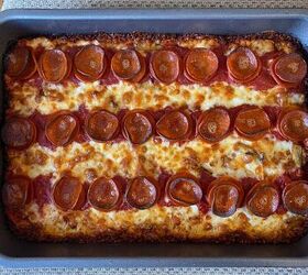 10 best chicken wing side dishes, Detroit Style Pizza