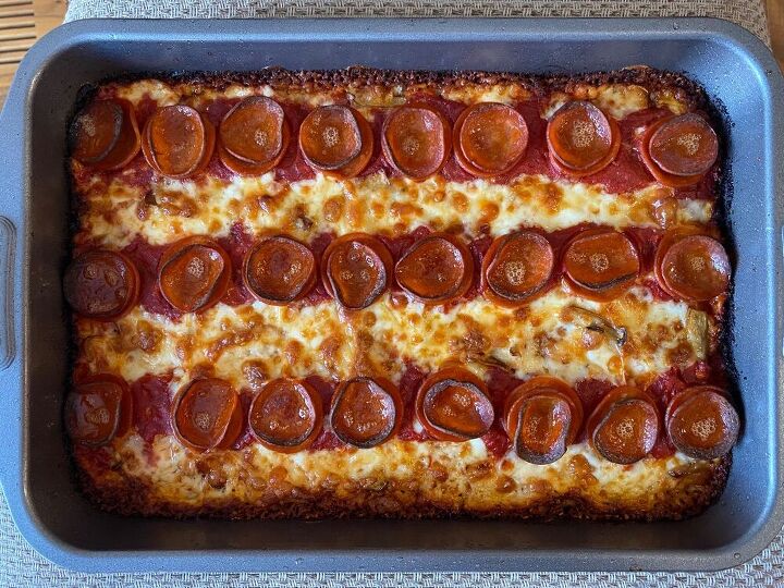 10 best chicken wing side dishes, Detroit Style Pizza