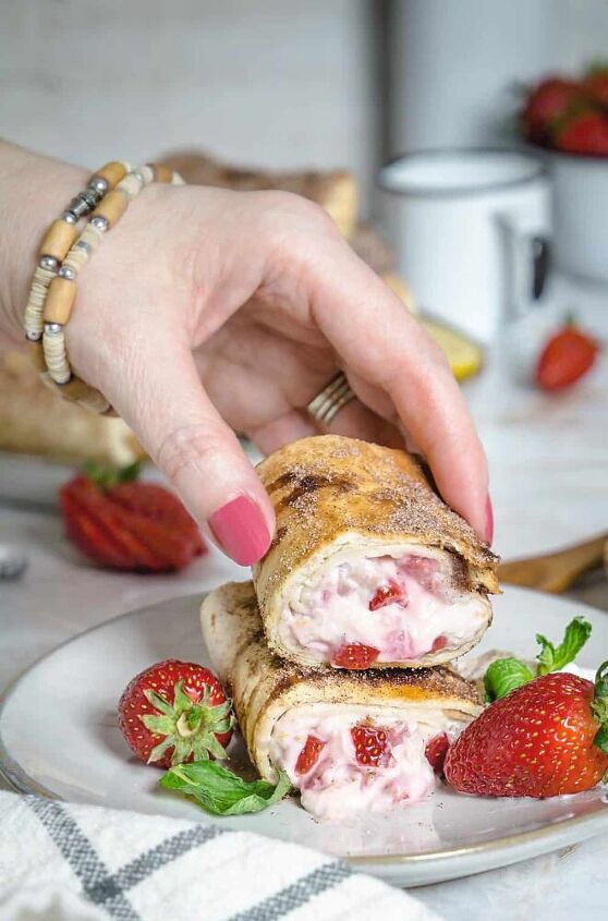 air fryer strawberry cheesecake chimichangas