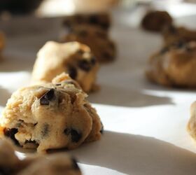 the best bakery style chocolate chip cookies