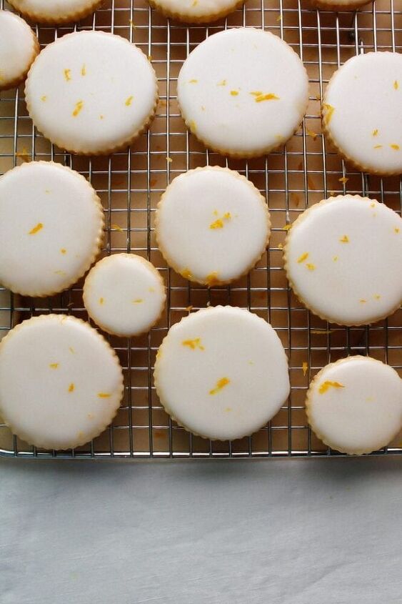 lemon shortbread cookies with lemon glaze