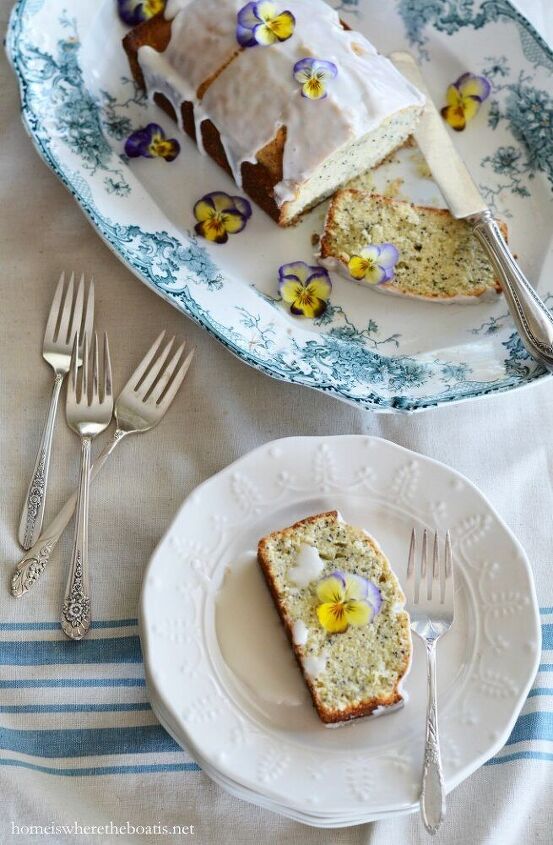 almond and poppy seed loaf cake