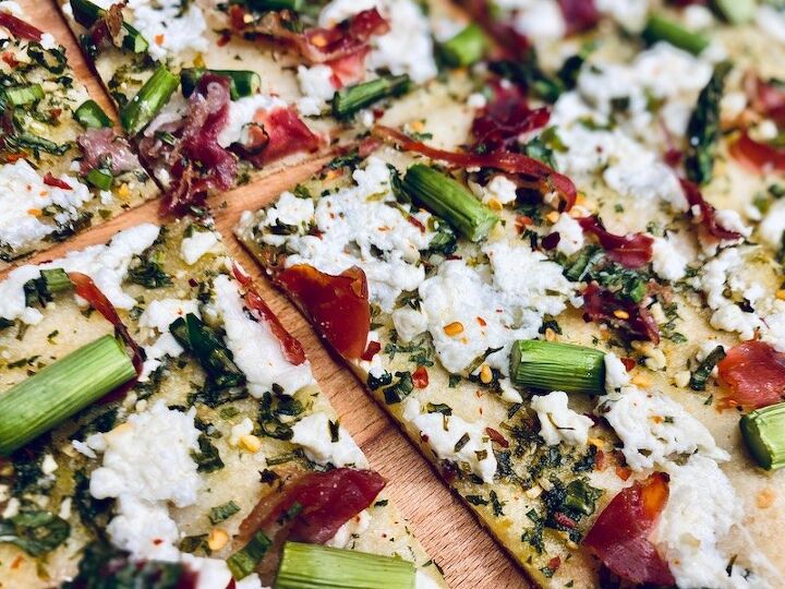 goat cheese and asparagus flatbread