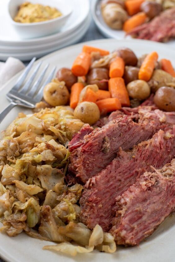 corned beef and cabbage dinner crockpot or instant pot