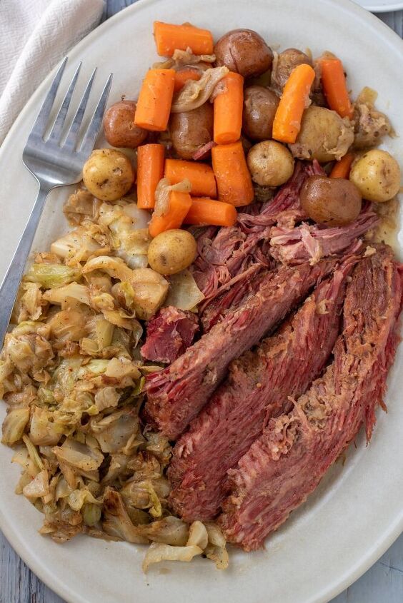 corned beef and cabbage dinner crockpot or instant pot