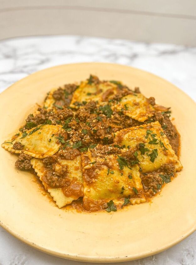 spinach ravioli in meat sauce