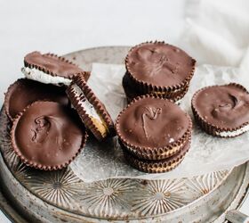 So good, so simple, we shouldn't even be showing you this peanut butter & chocolate recipe
