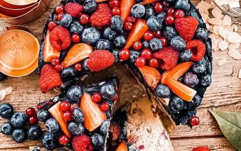 Healthy Almond Cookie Dough Cake With Chocolate Frosting and Berries�