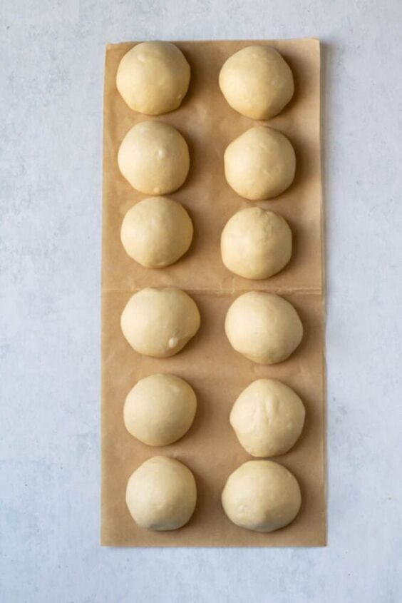 chocolate rolls bollitos de pan, Divide the dough into 12