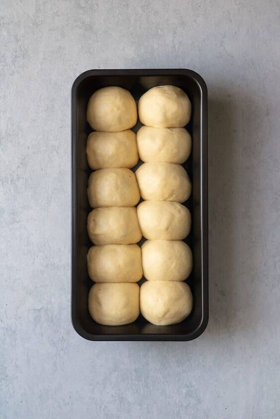 chocolate rolls bollitos de pan, Place dough balls seam side down in the pan