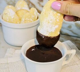 melindros served with hot chocolate