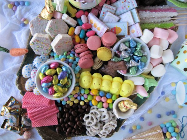 how to make an easter candy dessert board