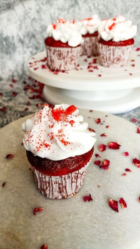 11 recipes for the perfect party complete menu, Red Velvet Cupcakes Dessert