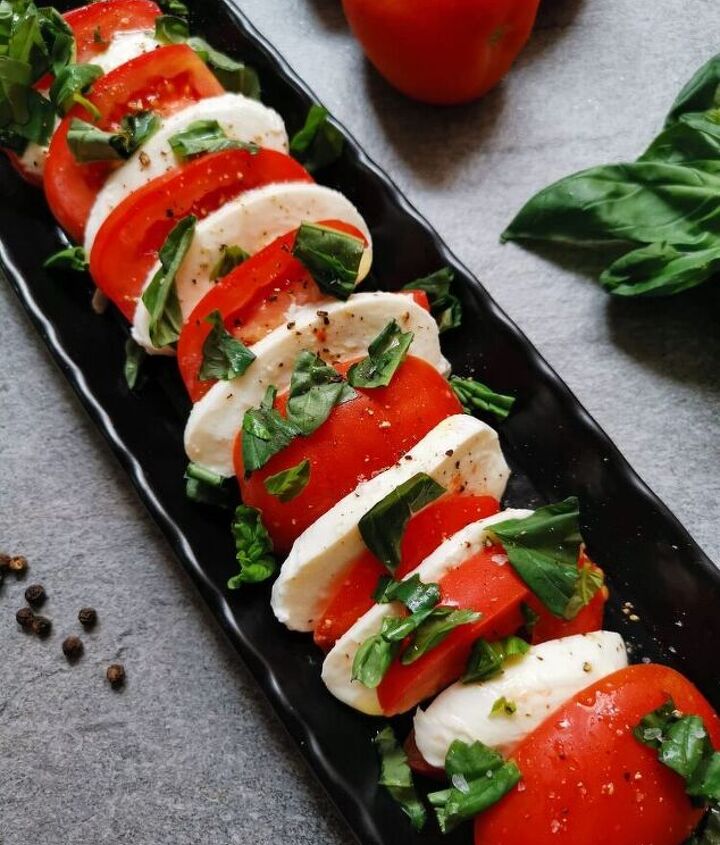 Insalata Caprese (Mozzarella and Tomato Salad) | Foodtalk Insalata Caprese (Mozzarella and Tomato Salad) | Foodtalk