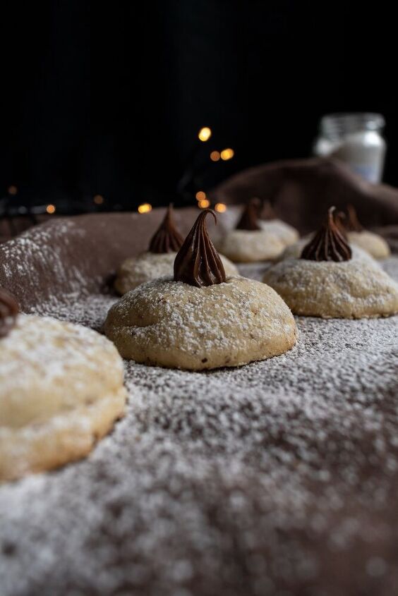 chocolate filled button cookies with hazelnuts