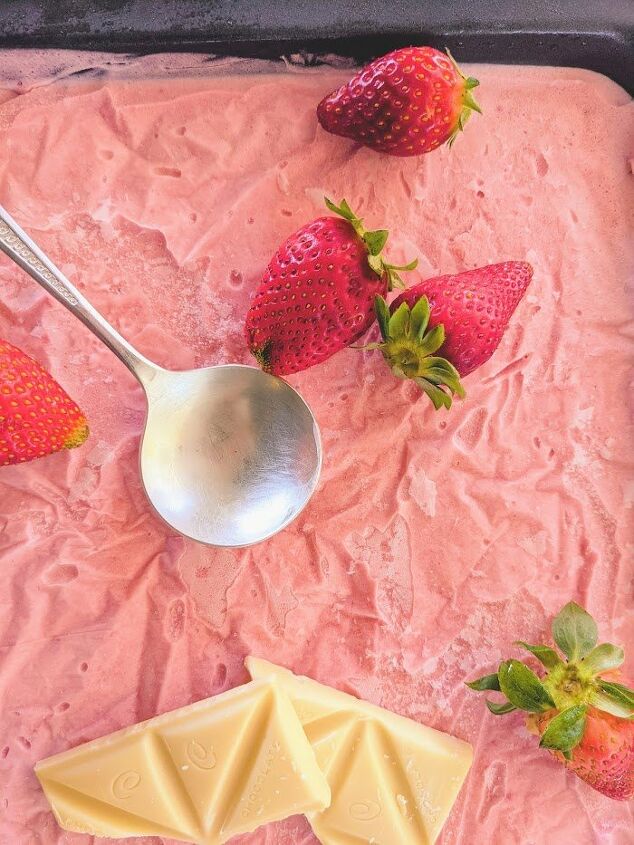 no churn strawberry coconut ice cream