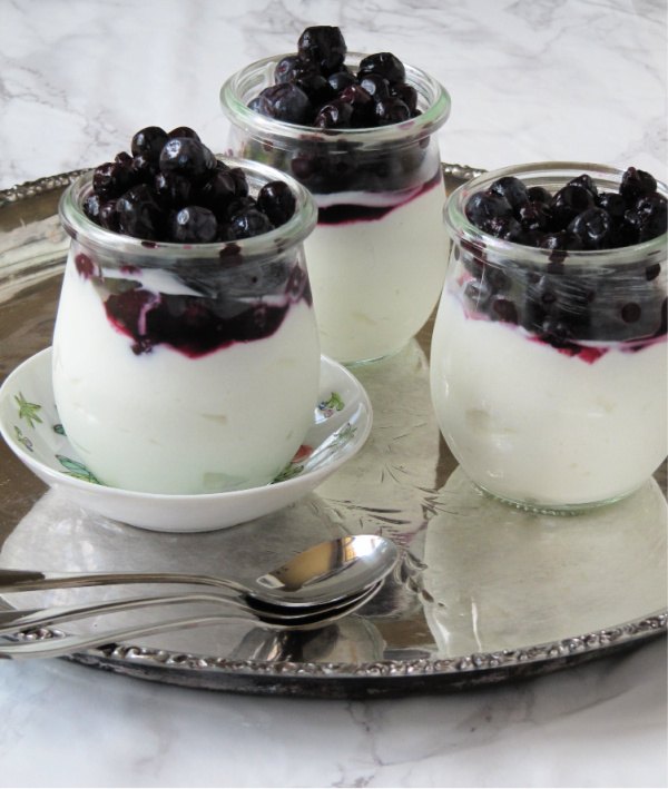 roasted blueberry yogurt parfait