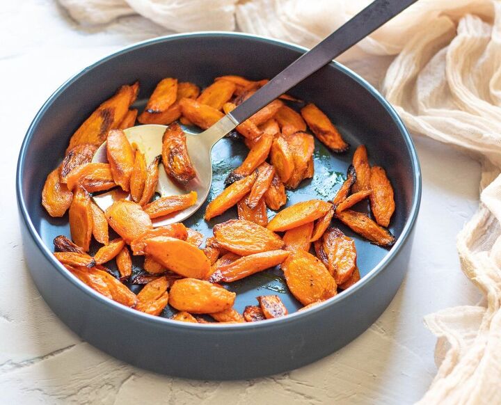 turmeric and ginger roasted carrots